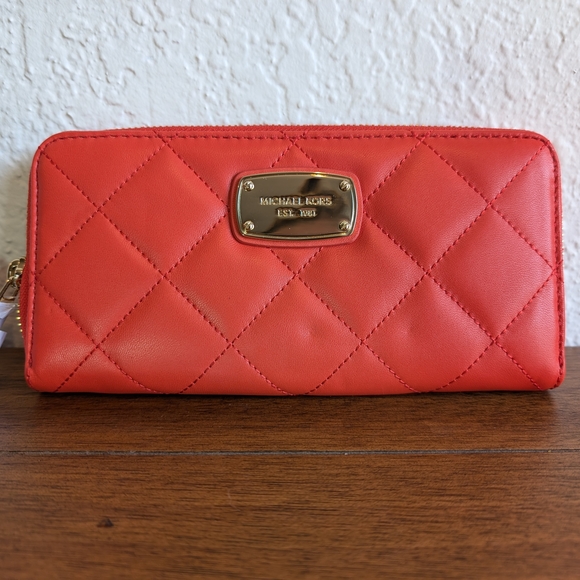 Michael Kors Quilted Continental Wallet - Picture 1 of 4